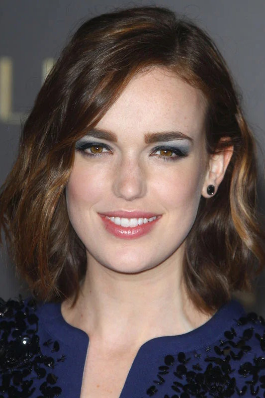 Elizabeth Henstridge Profile